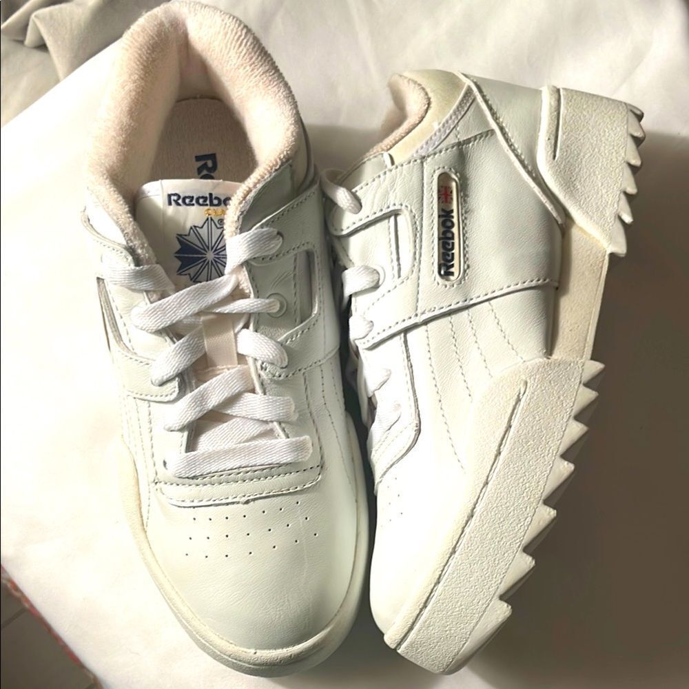 Reebok low top White Sneakers
